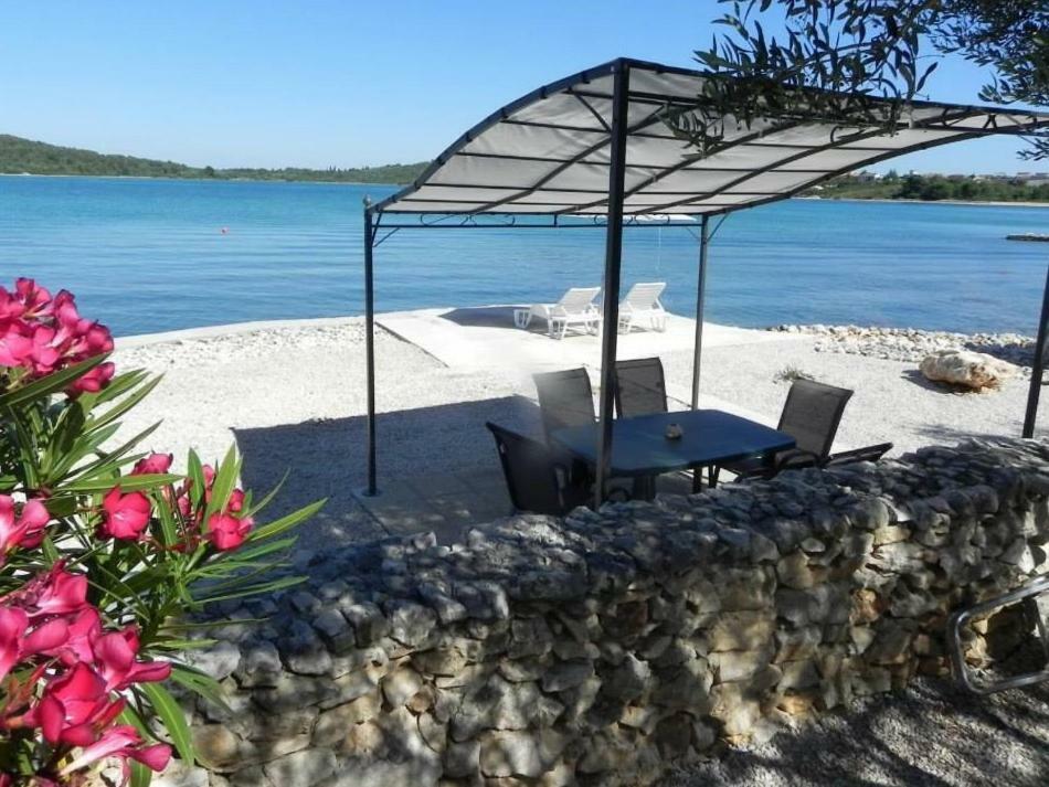 Apartmani Sandra I Davor Lonic Kukljica Exterior foto